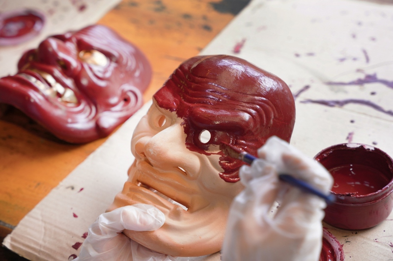 神楽面の彩色体験