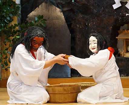 毎晩開催の「高千穂神楽」で伝統文化を体感