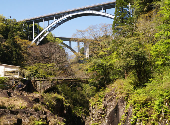 写真：高千穂峡・遊歩道散歩